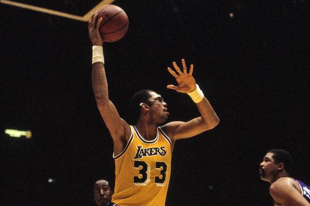 西甲身价更新：姆巴佩重回2亿欧并列榜首，居莱尔上涨3000万欧（西甲身价最新调整：姆巴佩回升至2亿欧并列第一，居莱尔身价涨3000万欧）