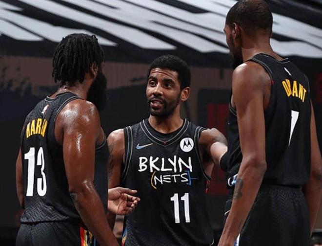 球报：安哥拉对阵阿根廷期间，球场出现混乱导致70名球迷受伤（球报：安哥拉战阿根廷突发混乱，70名球迷受伤）